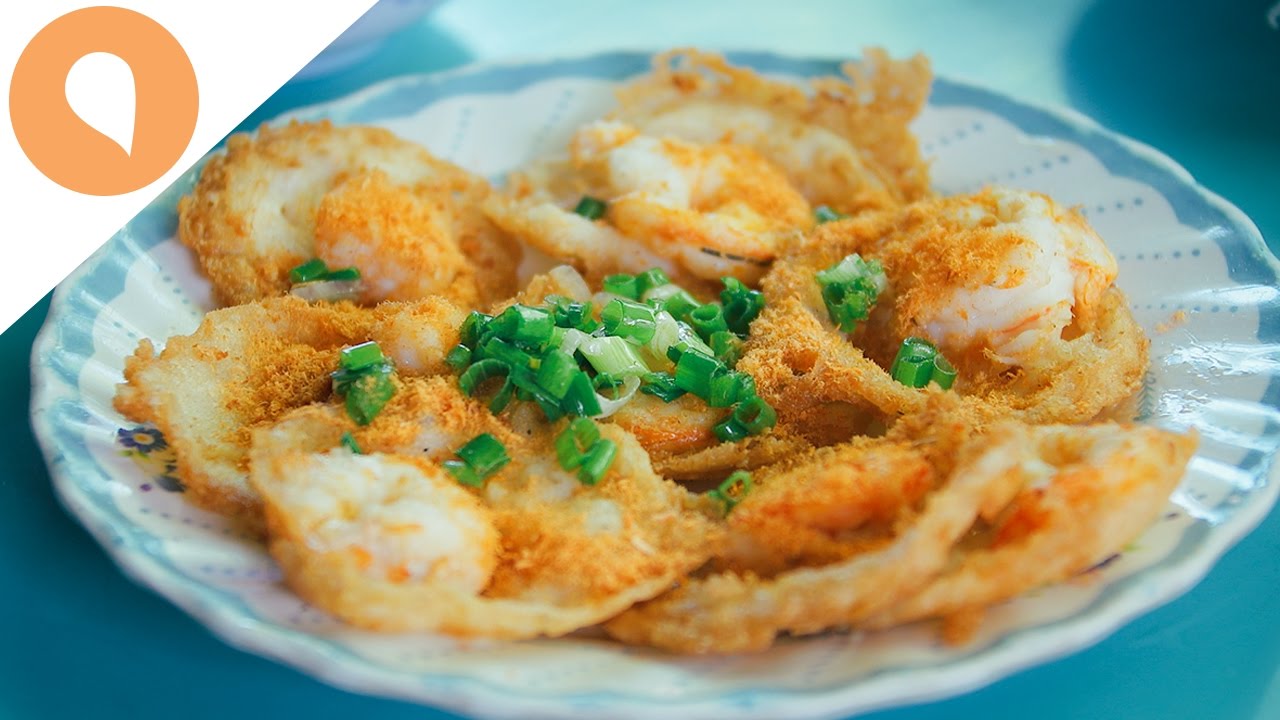 Banh Khot : The Tastiest Street Food in Saigon - The Christina's Blog