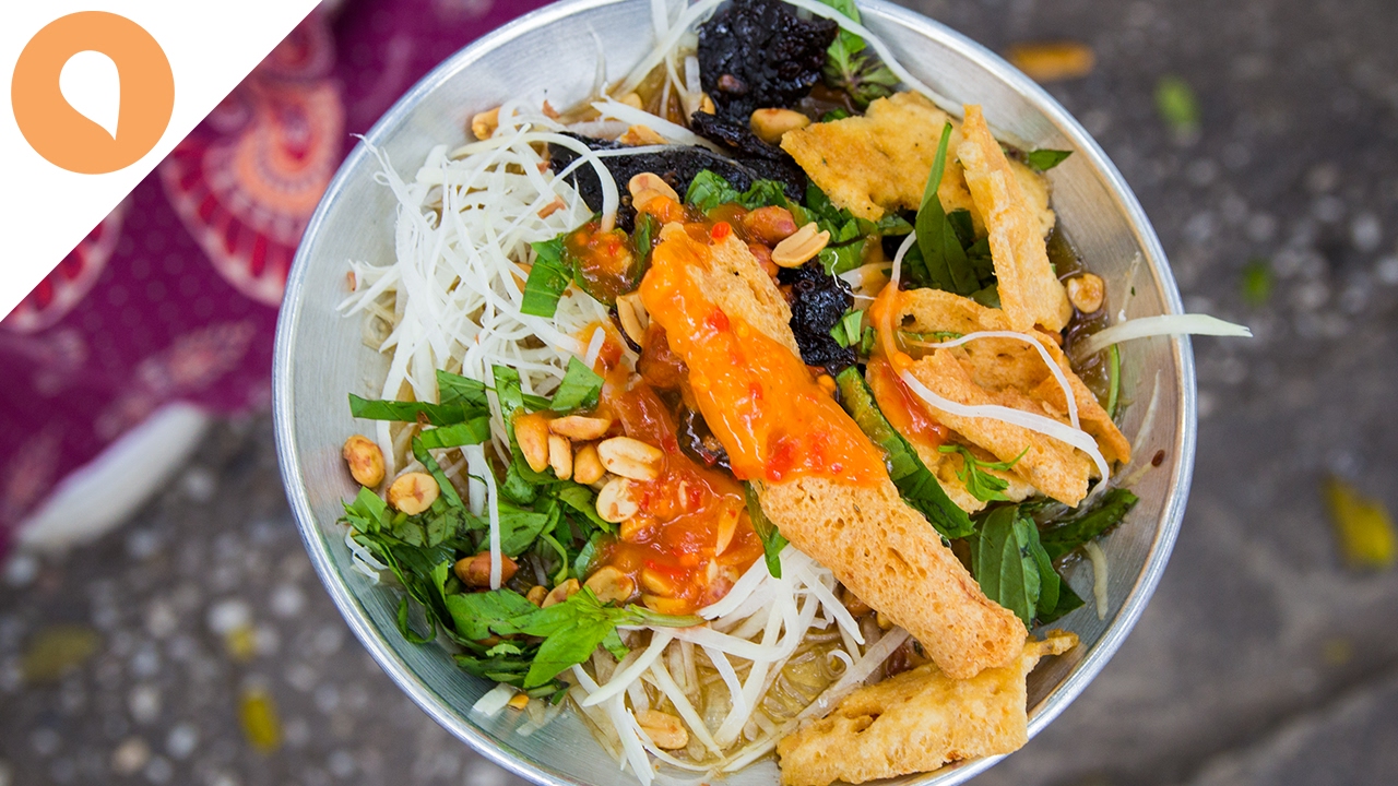 Beef Jerky Papaya Salad (Goi Kho Bo) in Ho Chi Minh City