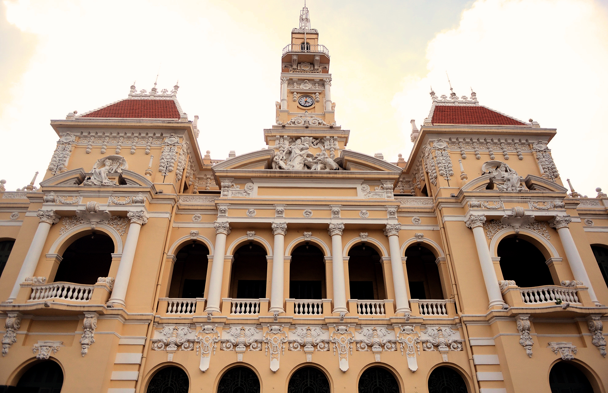 Saigon on A Budget - Tips for Cheap Foods, Transportation, Activities