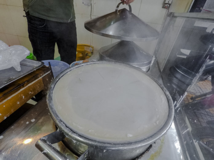 Banh Cuon Vietnamese Steamed Rice Rolls (All You Need To Know) The