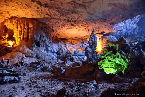 ha long bay dau go cave