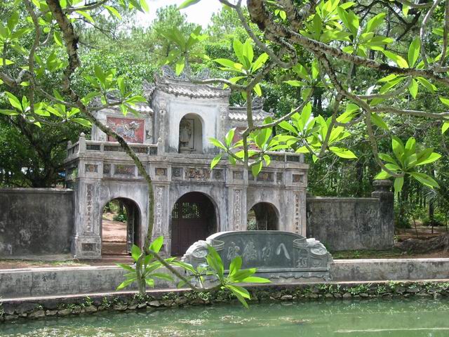 tu-hieu-pagoda-hue