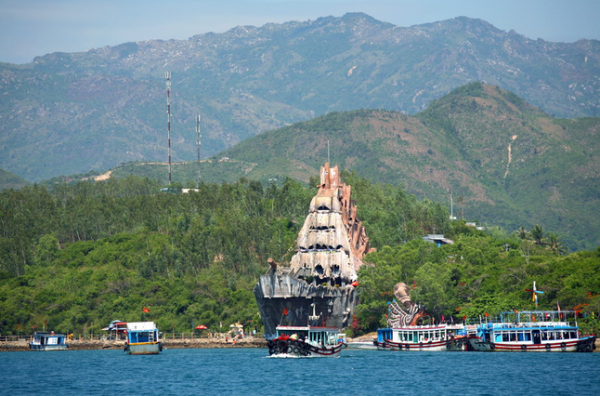 best islands around nha trang