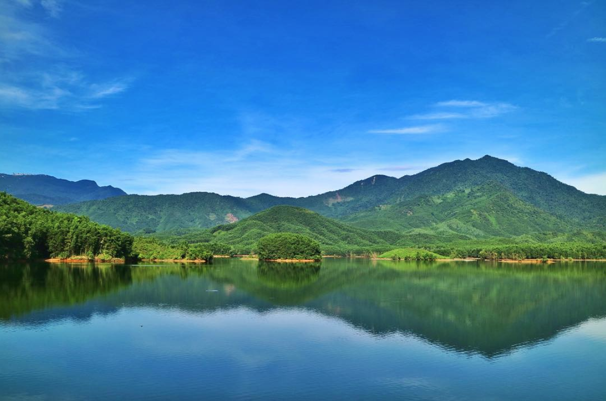 hoa-trung-lake-da-nang