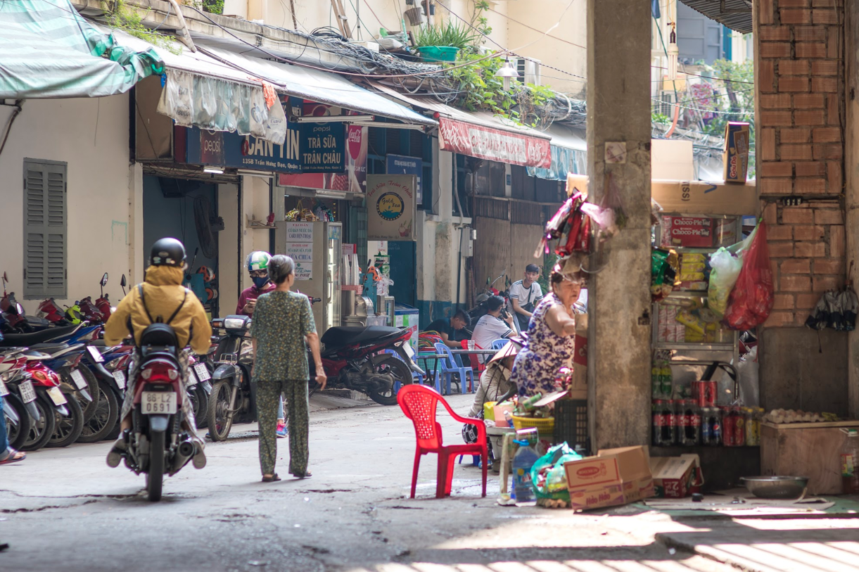 unique alleys in saigon