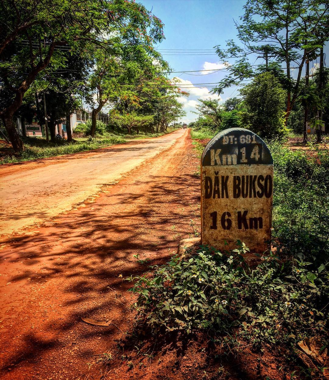 dak-buk-so-waterfall-route