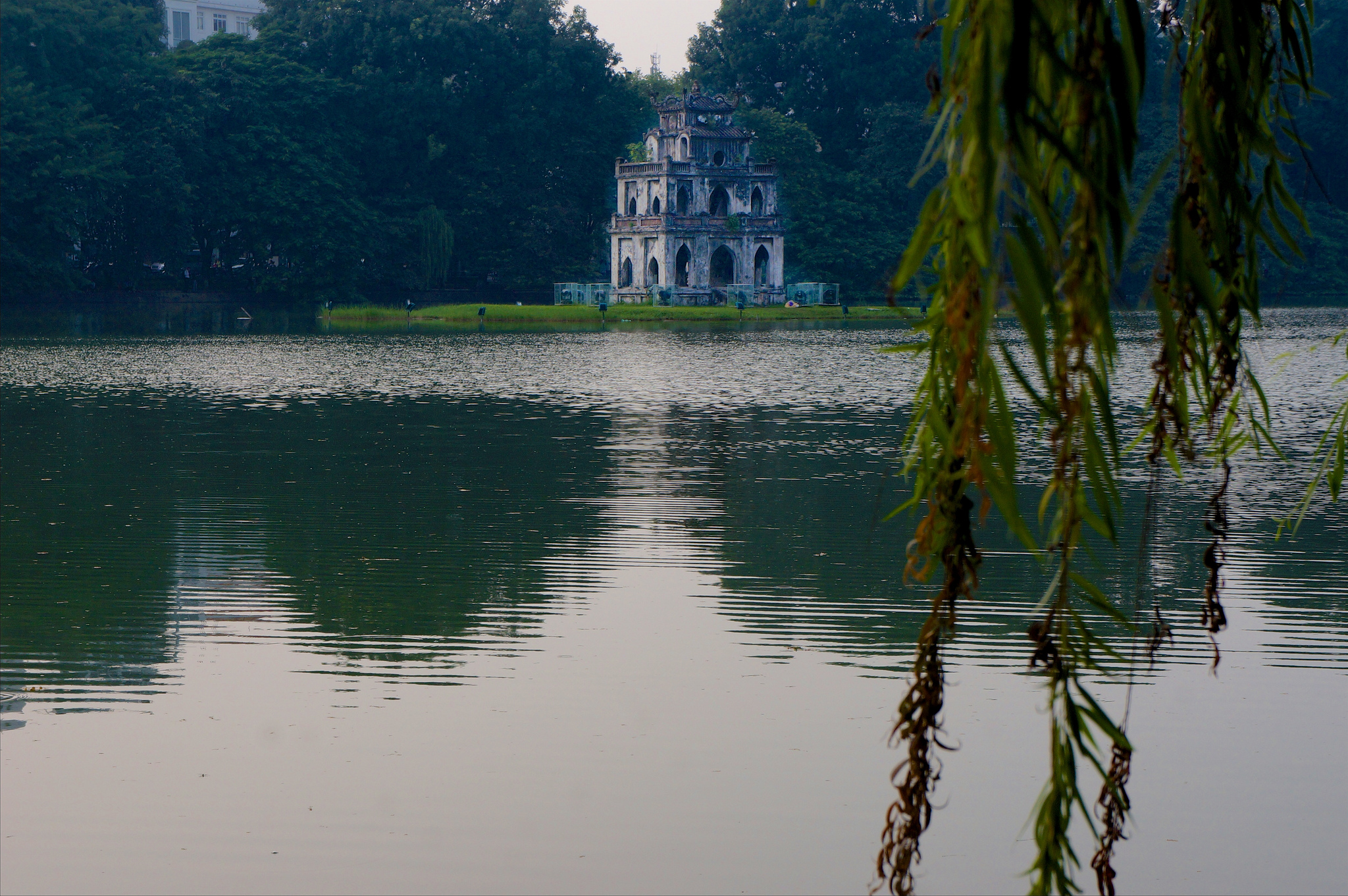 hoan-kiem-lake